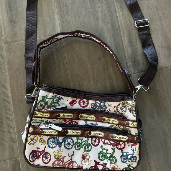 Lesportsac Handbags - LeSportsac Hobo Bag Purse with shoulder & crossbody strap NWOT Nylon Pockets